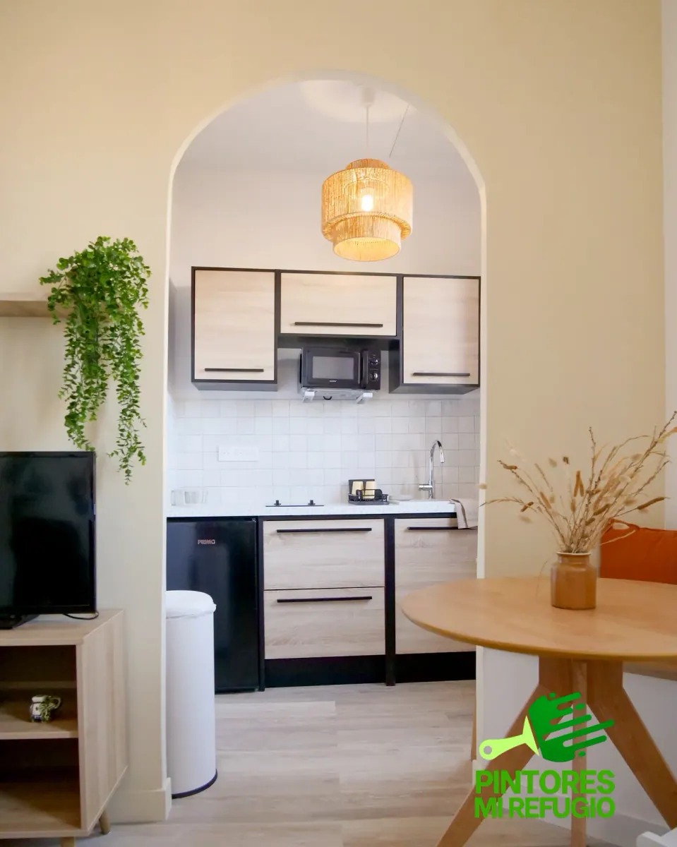 Cocina renovada con pintura y lacado en Madrid — después